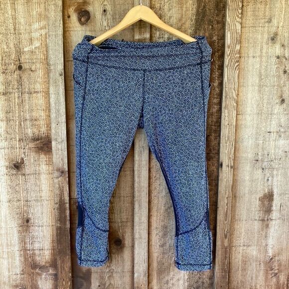 Lululemon Pace Rival Crop Freckle Flower Luxtreme 22" align wunder under Legging - Picture 2 of 9